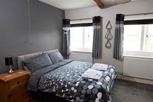 Shaw Cottage bedroom